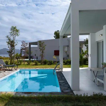 Z-Villas Beach Hotel-3