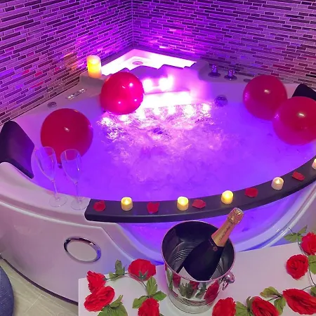 L'Escale Balneo'Romantique - Loveroom - Jacuzzi & Petit Dejeuner-3