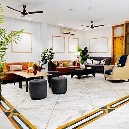Divine Inn Hotel Near Rajouri Garden Main Market-3