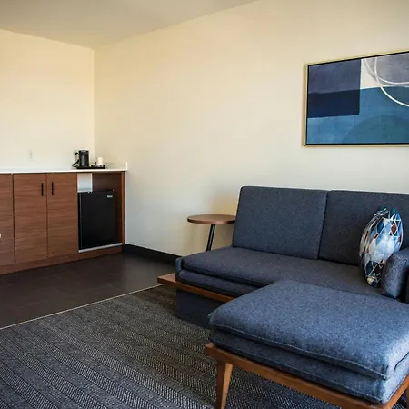 Courtyard By Marriott Lake City-2