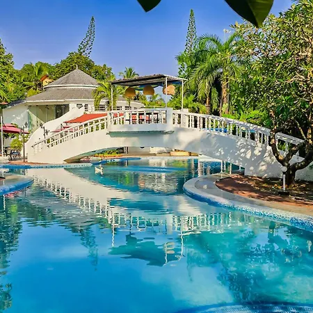 Sashas Holiday Village-2