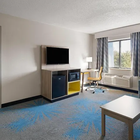 Days Inn By Wyndham Davenport-3