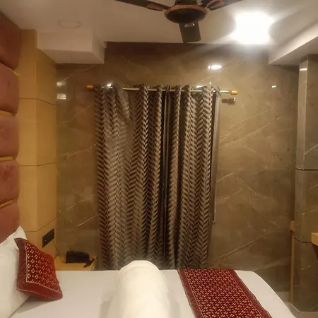 Del Fox Hotel At New Delhi Central Delhi - Just 5 Minute Away From Vfs Sivaji Stadium Metro Station-2
