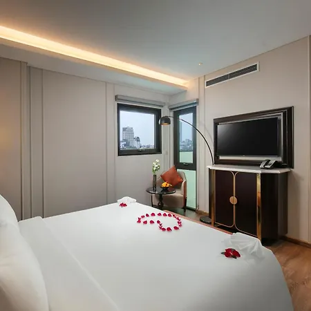Le Premier Hotel & Rooftop Bar-2