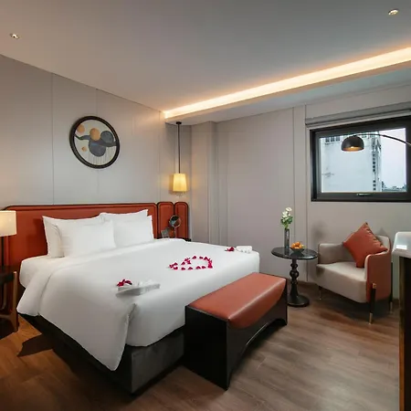Le Premier Hotel & Rooftop Bar-3