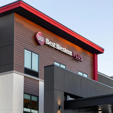 Best Western Plus Marquette Hotel & Suites-2