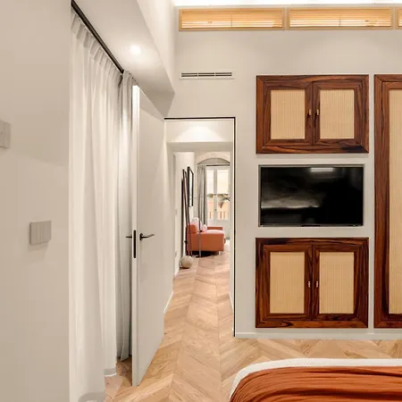 Cool Dreams Luxury Rooms-3
