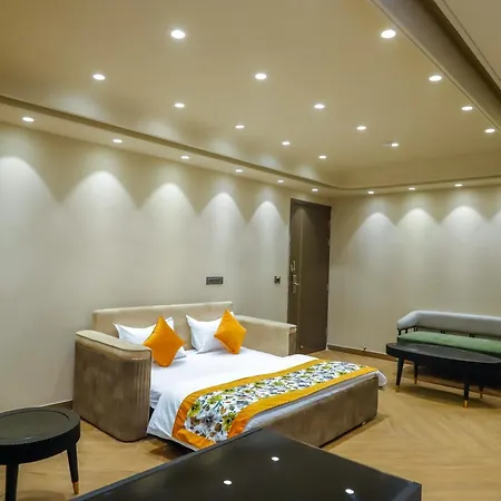 Qotel Signature Coleman Janakpuri Near District Centre & Pacific Mall-2