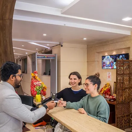 Hotel Neu Villa, City Centre - 5 Minute From Connaught Place & Ndls Station-2