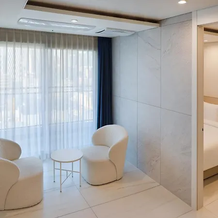 Hotel The Botanik Sewoon Myeongdong-3