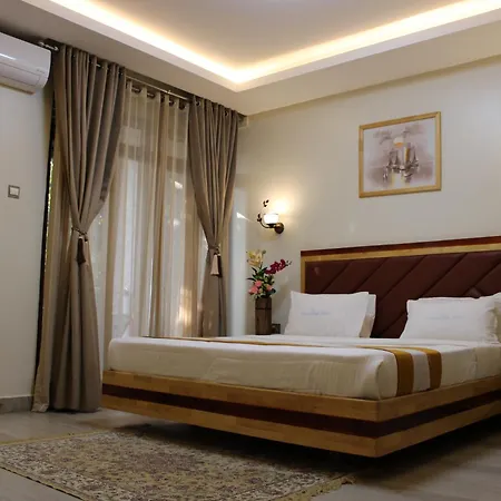 Dreamland Hotel-3
