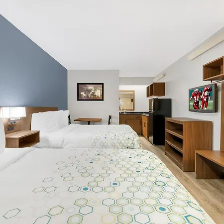 Hometowne Studios By Red Roof Buffalo - Niagara Airport-3