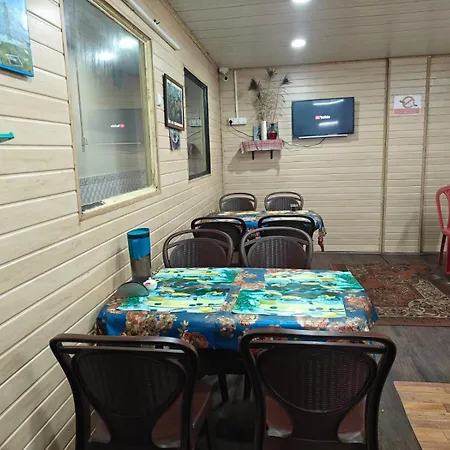 Hotel Little Hut - 550 Mts From Mall Road-3