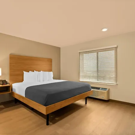 Livaway Suites Syracuse-3