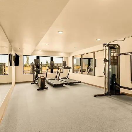 Livaway Suites Portland- Scarborough-2