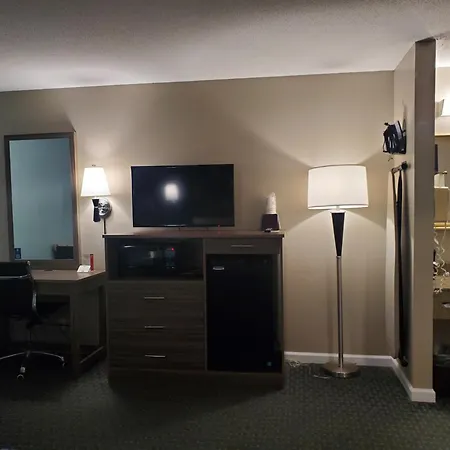 River Hill Inn & Suites-3