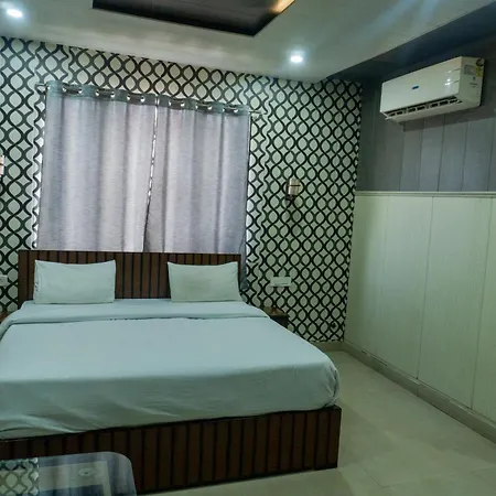 Krazy Hotel-2