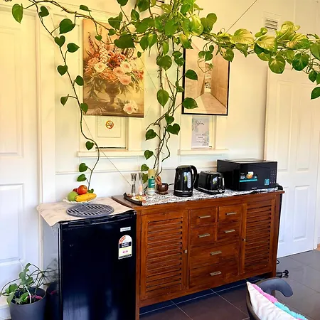 Mystic Garden Private Entry & Bath, Pet Friendly-2