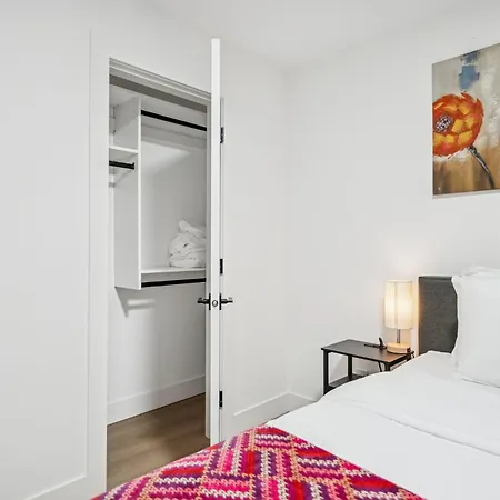 Nest- Modern 2Br Basement Retreat In South Surrey-2