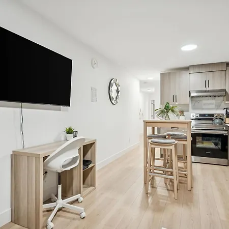 Nest- Modern 2Br Basement Retreat In South Surrey-3