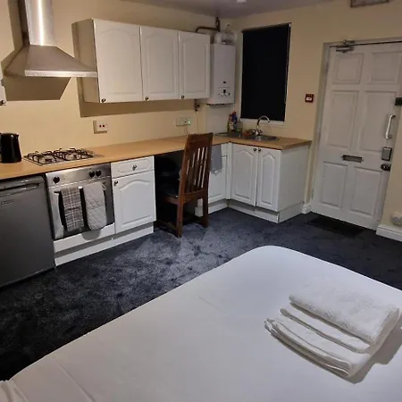 Self Check-In Quick Roomz Wakefield-2