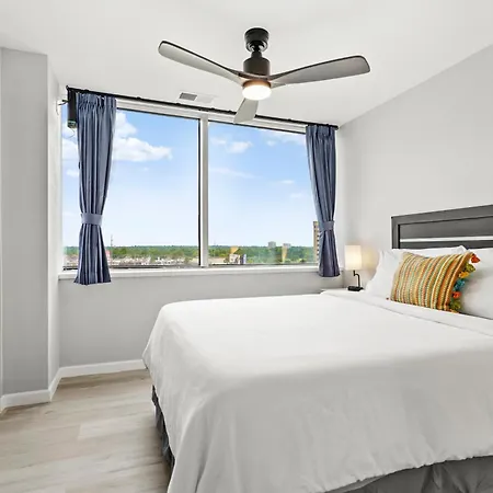 Modern Two Bedroom Apartment With City Views-3