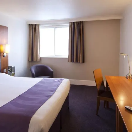 Premier Inn Woking West - A324-3