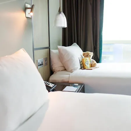 Hyatt Place London Heathrow Airport-3