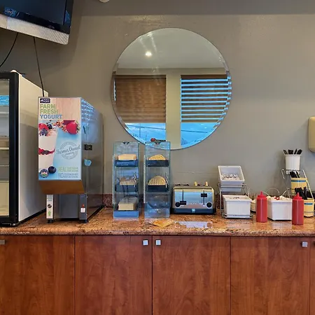 Days Inn By Wyndham San Diego-East/El Cajon-3