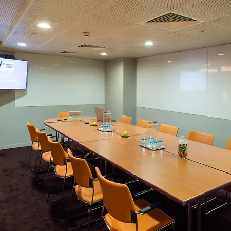 Holiday Inn Express Paris-Canal De La Villette By Ihg-3
