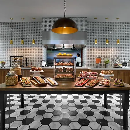 Hilton Garden Inn Toronto Airport-2