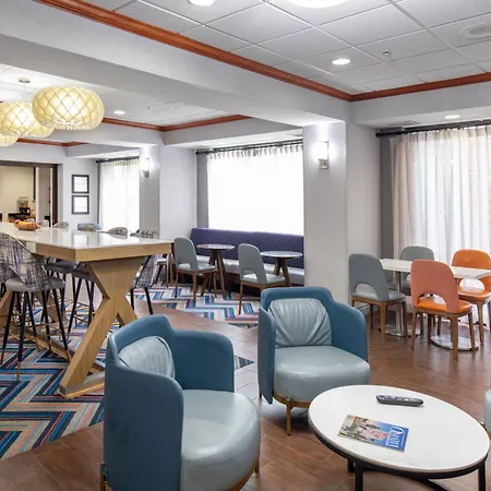 Newly Renovated Hampton Inn Omaha West Lakeside-3