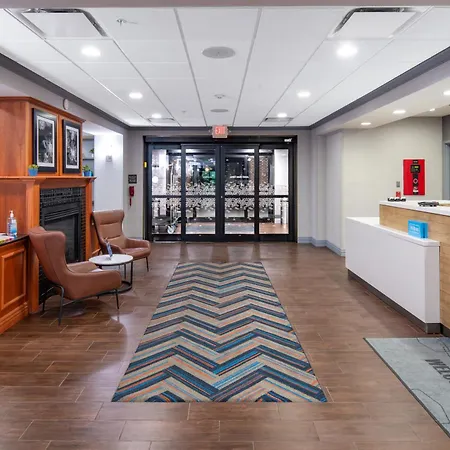 Newly Renovated Hampton Inn Omaha West Lakeside-2