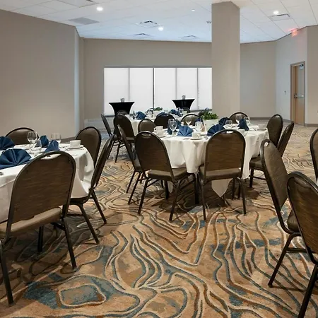 Oshkosh Marriott Waterfront Hotel & Convention Center-3