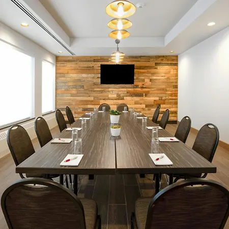 Oshkosh Marriott Waterfront Hotel & Convention Center-2