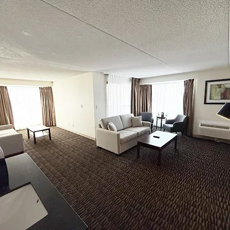 Ramada Plaza By Wyndham Niagara Falls-3