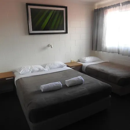 Cedar Lodge Motel-2