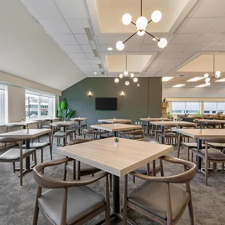 Best Western Plus Burnaby Hotel-2