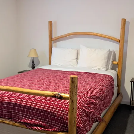 Twin Peaks Hotel Cabins-2