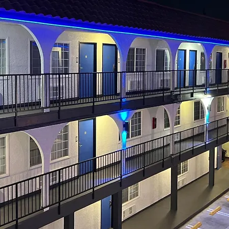 Cloud 9 Inn Lax-3