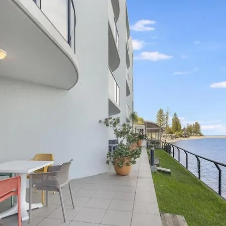 La Promenade Absolute Waterfront Apartments-2