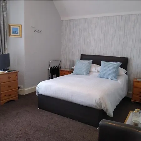 Hazeldene Guest House - With Free Offsite Health Club-2