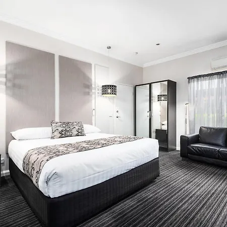 Comfort Inn Deakin Palms-2