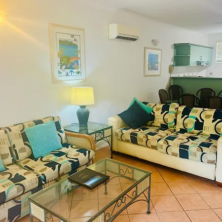 Palm Cove Tropic Apartments-2