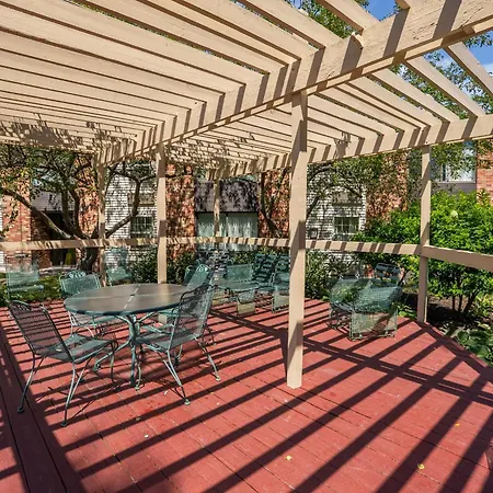 Fireside Inn & Suites Portland (Adults Only)-3
