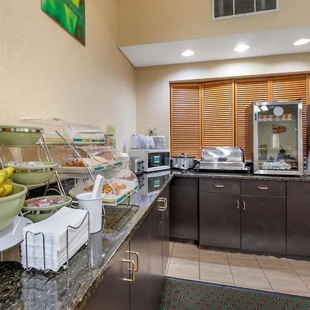 Quality Inn & Suites Near Amish Country-2