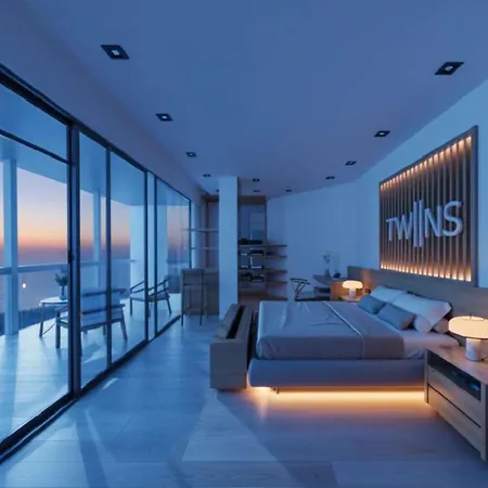 The Ibiza Twiins - 4* Sup-3