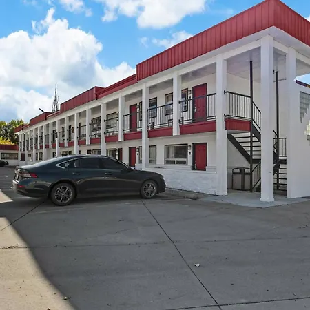 Red Arrow Inn & Suites, A Travelodge By Wyndham-2