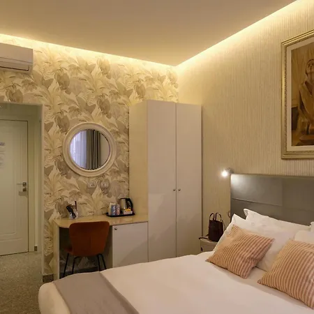 Monza City Rooms & Studios-2