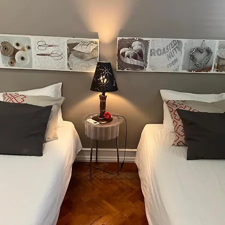 Alvalade II Airport Guest House-2